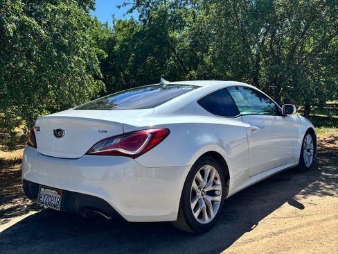 Used 2013 Hyundai Genesis 2.0T image 2