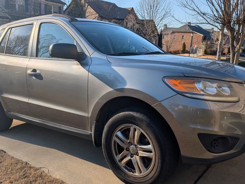Used 2012 Hyundai Santa Fe GLS image 2