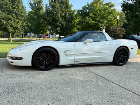 Used 2002 Chevrolet Corvette Coupe w/ Preferred Equipment Group2 RWD image 6