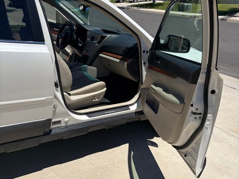 Used 2014 Subaru Outback 2.5i Limited AWD/4WD image 10