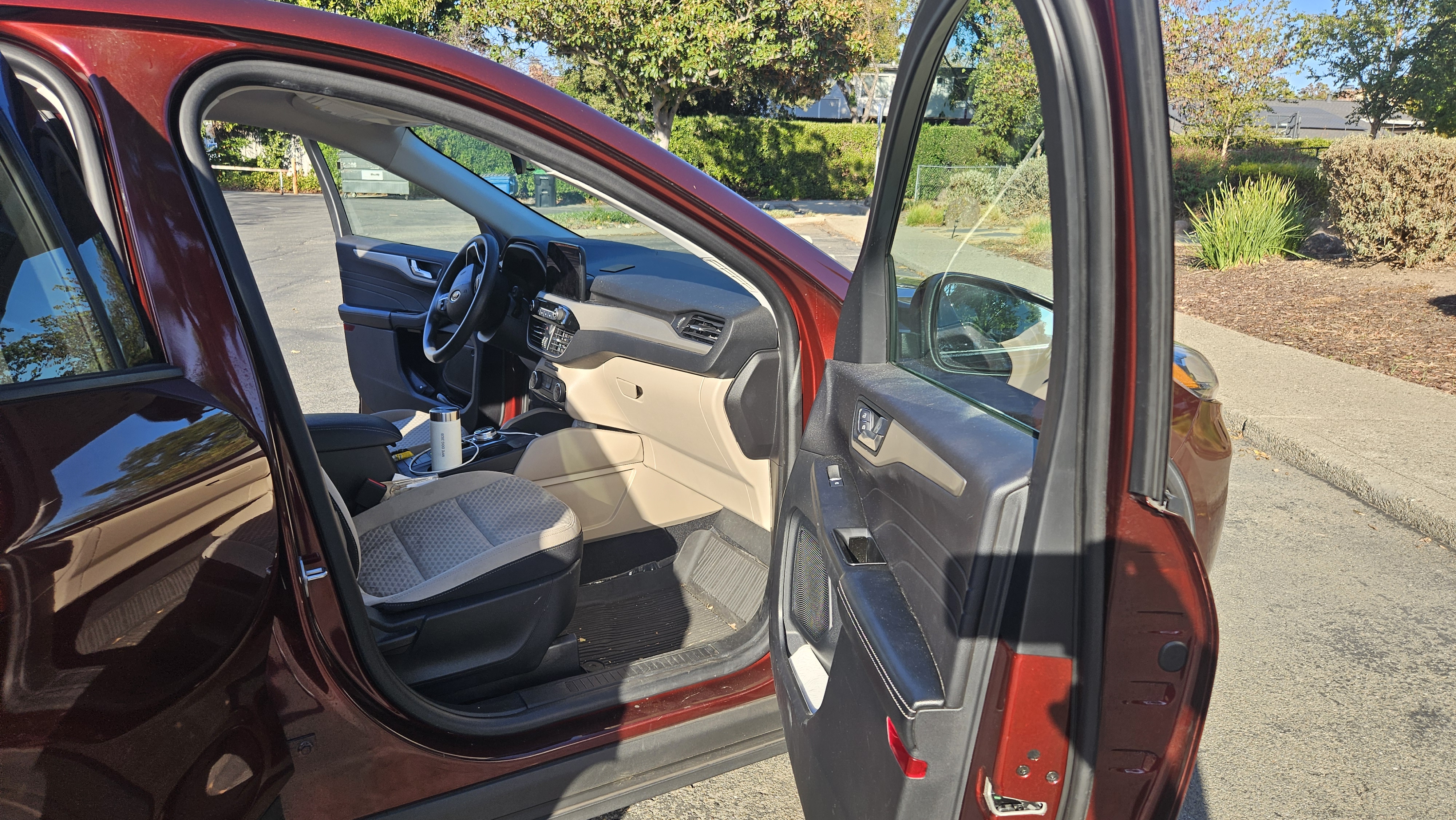 Used 2021 Ford Escape SE FWD image 1