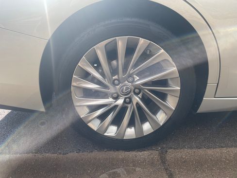 Used 2019 Lexus ES 350 Ultra Luxury image 18