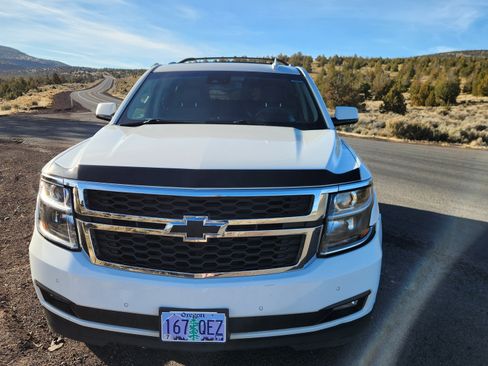 Used 2017 Chevrolet Suburban LT w/ Luxury Package AWD/4WD image 9