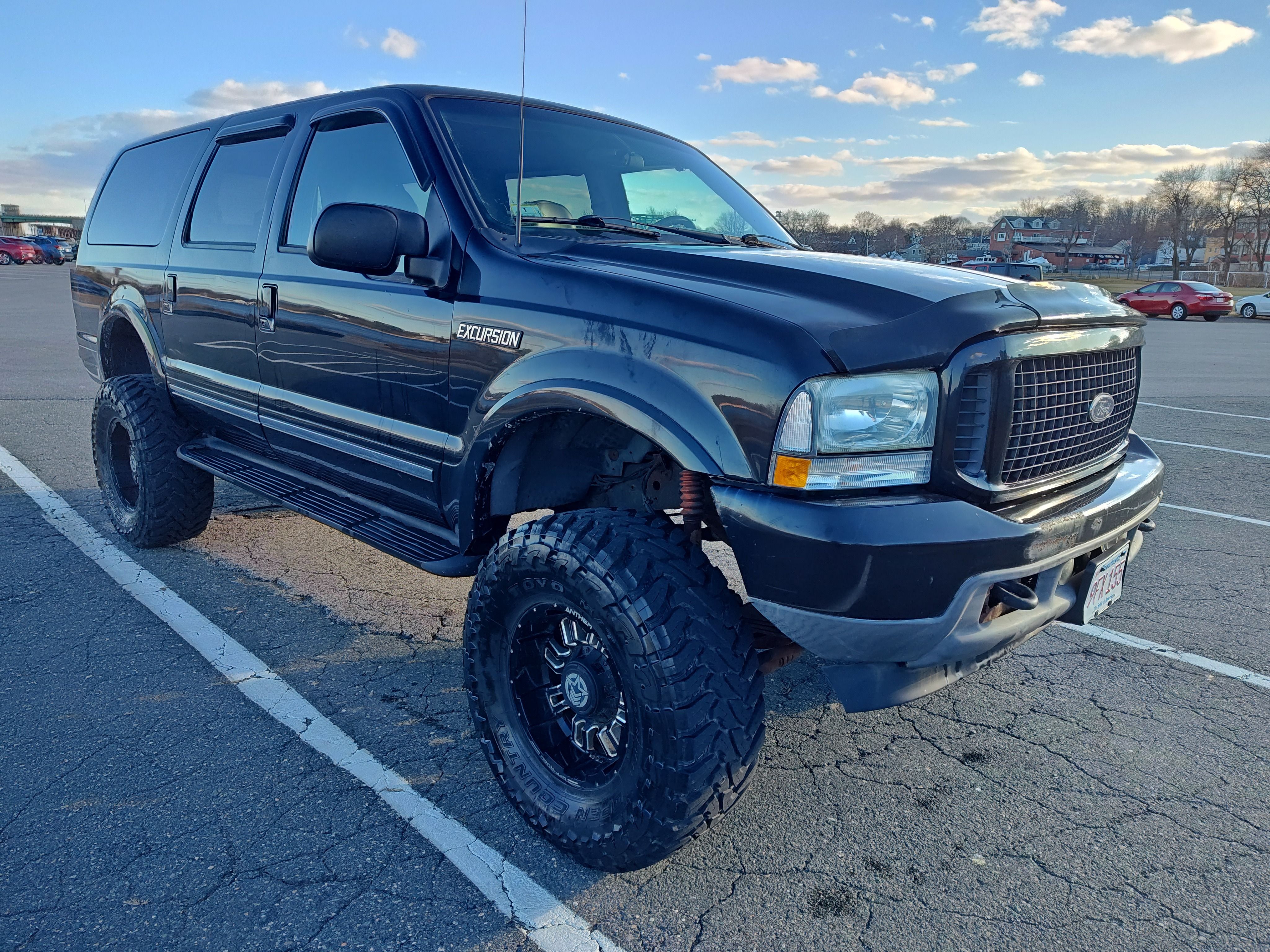 Used 2001 Ford Excursion Limited AWD/4WD image 2