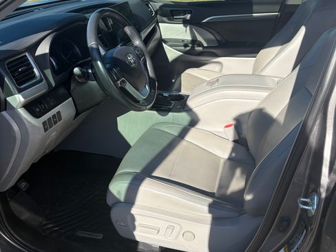 Used 2019 Toyota Highlander Limited image 10