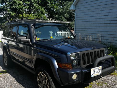 Used 2010 Jeep Commander Sport w/ Sun/Sound Group AWD/4WD image 10