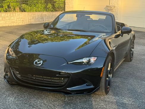 Used 2021 MAZDA MX-5 Miata Club RWD image 6