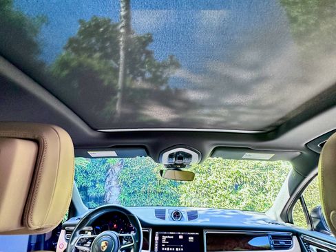 Used 2021 Porsche Macan image 17