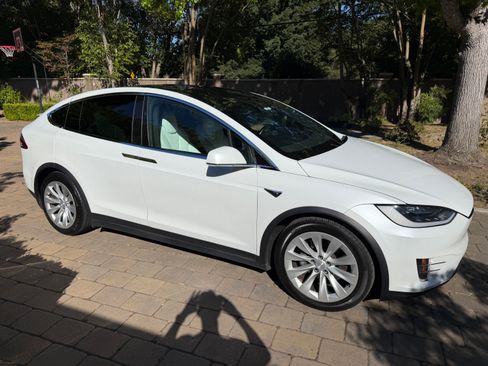 Used 2018 Tesla Model X 75D AWD/4WD image 2