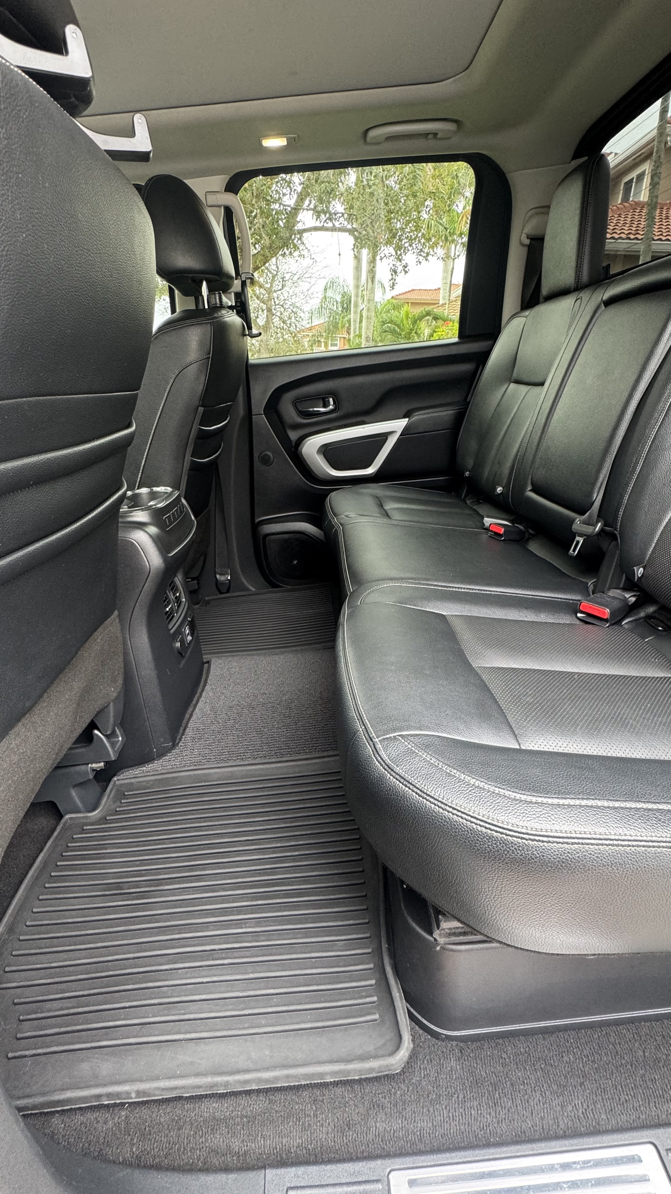 Used 2020 Nissan Titan SL w/ Moonroof Package AWD/4WD image 14