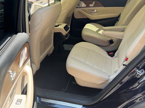 Used 2021 Mercedes-Benz GLS 450 4MATIC image 12