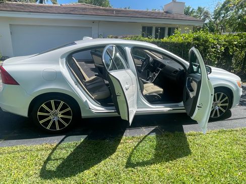 Used 2017 Volvo S60 T5 Inscription FWD image 13