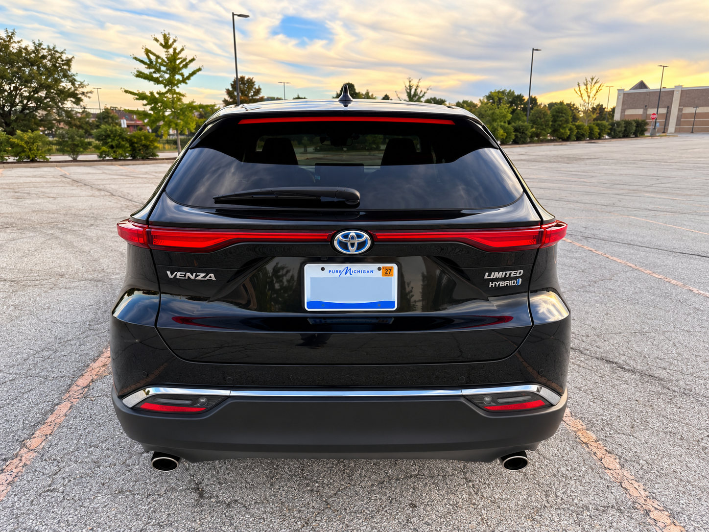 Used 2021 Toyota Venza AWD/4WD image 4