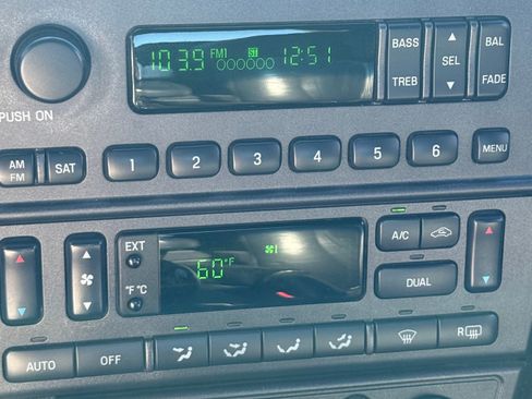 Used 2005 Ford Thunderbird Deluxe image 9