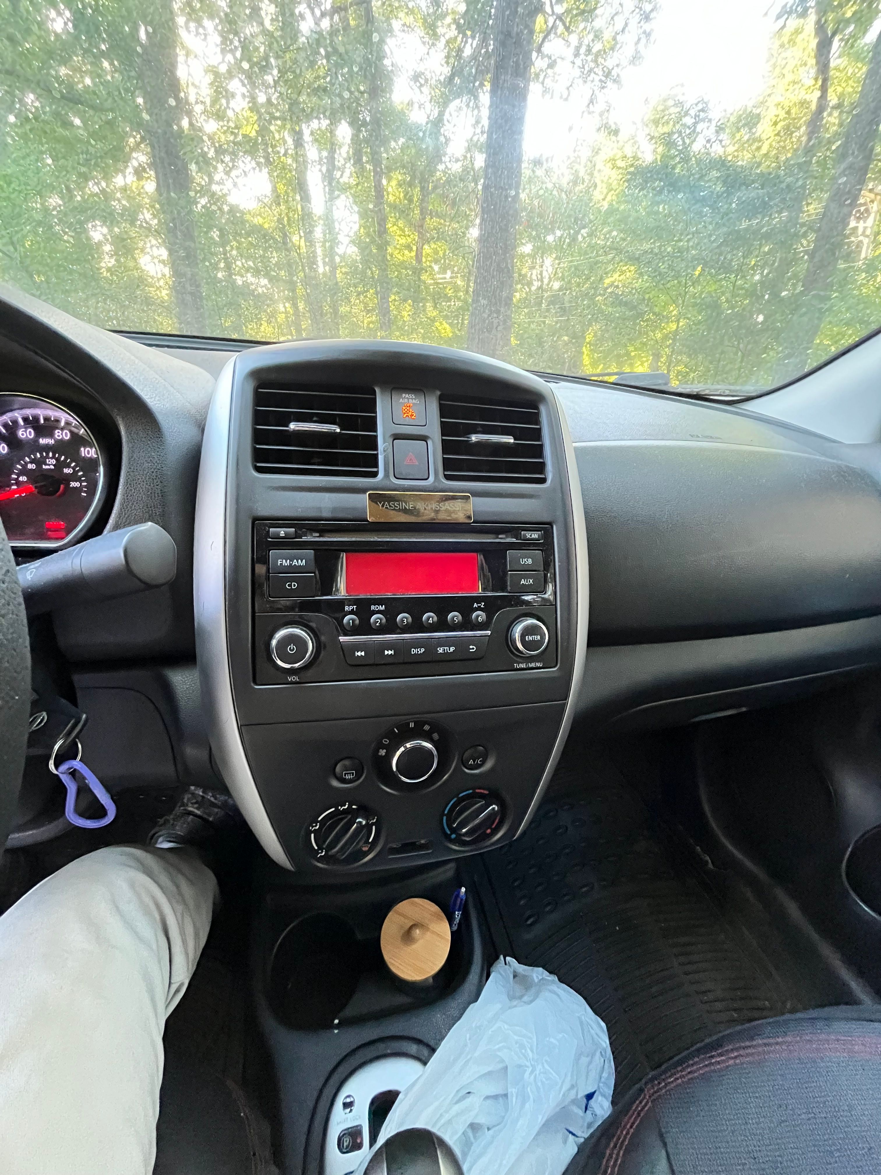 Used 2015 Nissan Versa SV FWD image 2