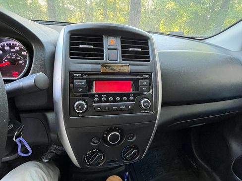 Used 2015 Nissan Versa SV FWD image 2