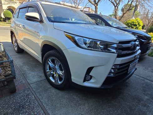 Used 2018 Toyota Highlander Limited image 8