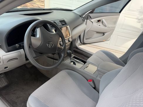 Used 2011 Toyota Camry LE image 14