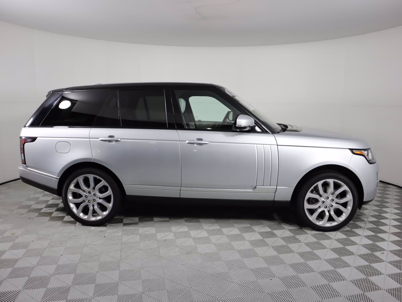Used 2015 Land Rover Range Rover Supercharged AWD/4WD image 1