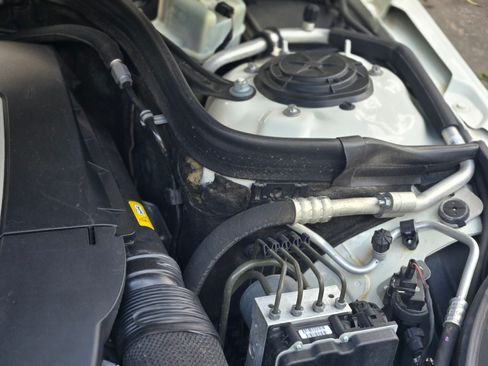 Used 2010 Mercedes-Benz E 350 4MATIC Sedan image 20