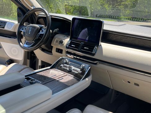 Used 2018 Lincoln Navigator Reserve w/ Technology Package AWD/4WD image 29