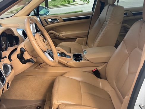 Used 2016 Porsche Cayenne AWD/4WD image 9