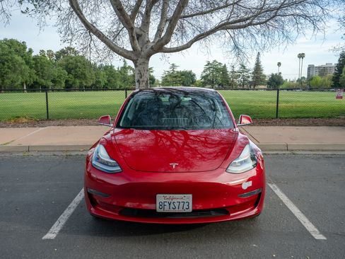 Used 2018 Tesla Model 3 Long Range image 1