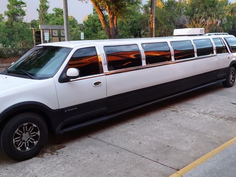 Used 1999 Lincoln Navigator 2WD image 5