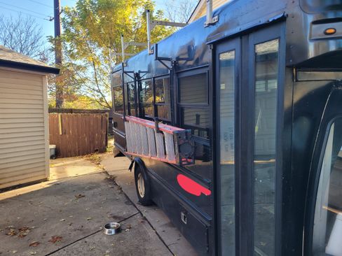 Used 2009 Chevrolet Express 3500 image 5