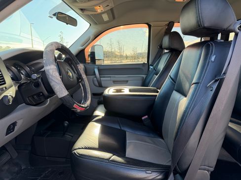 Used 2012 Chevrolet Silverado 2500 W/T w/ Snow Plow Prep Package image 12