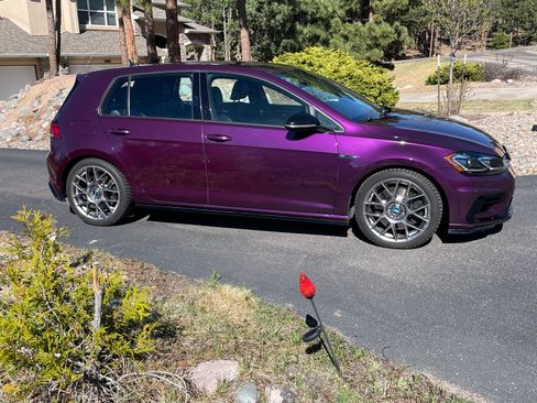 Used 2018 Volkswagen Golf 4-Door image 1