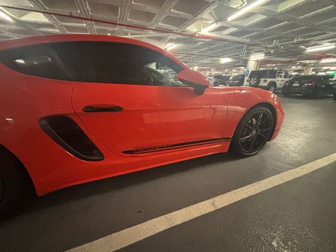 Used 2022 Porsche 718 Cayman Coupe 2D image 8