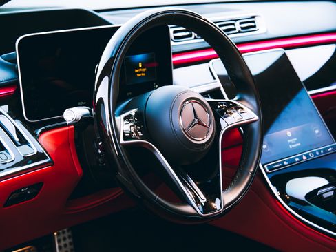Used 2023 Mercedes-Benz S 580 4MATIC Sedan image 4