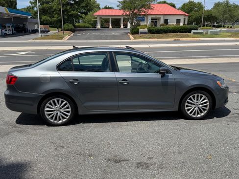 Used 2013 Volkswagen Jetta SEL FWD image 5