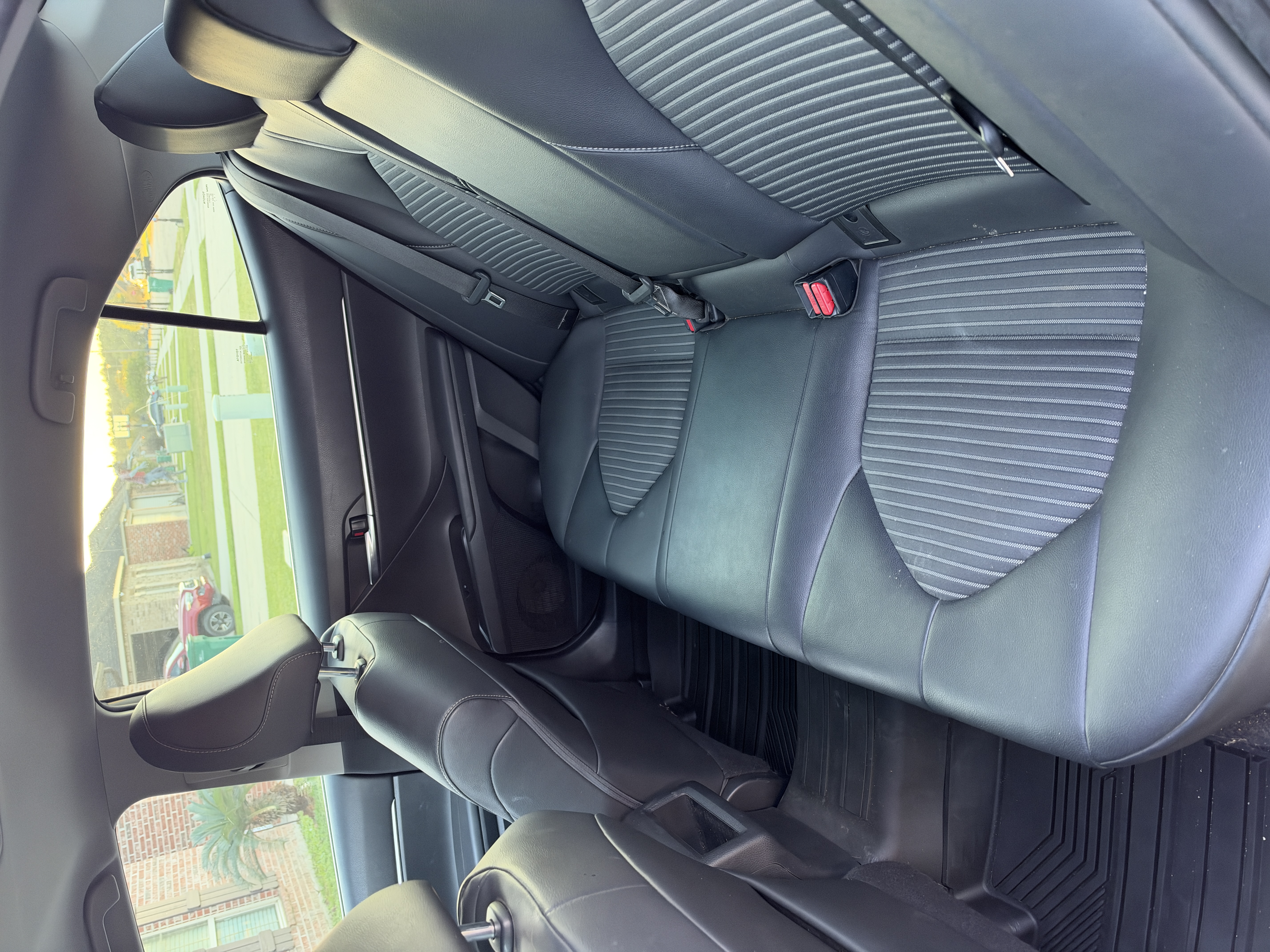 Used 2018 Toyota Camry SE FWD image 13