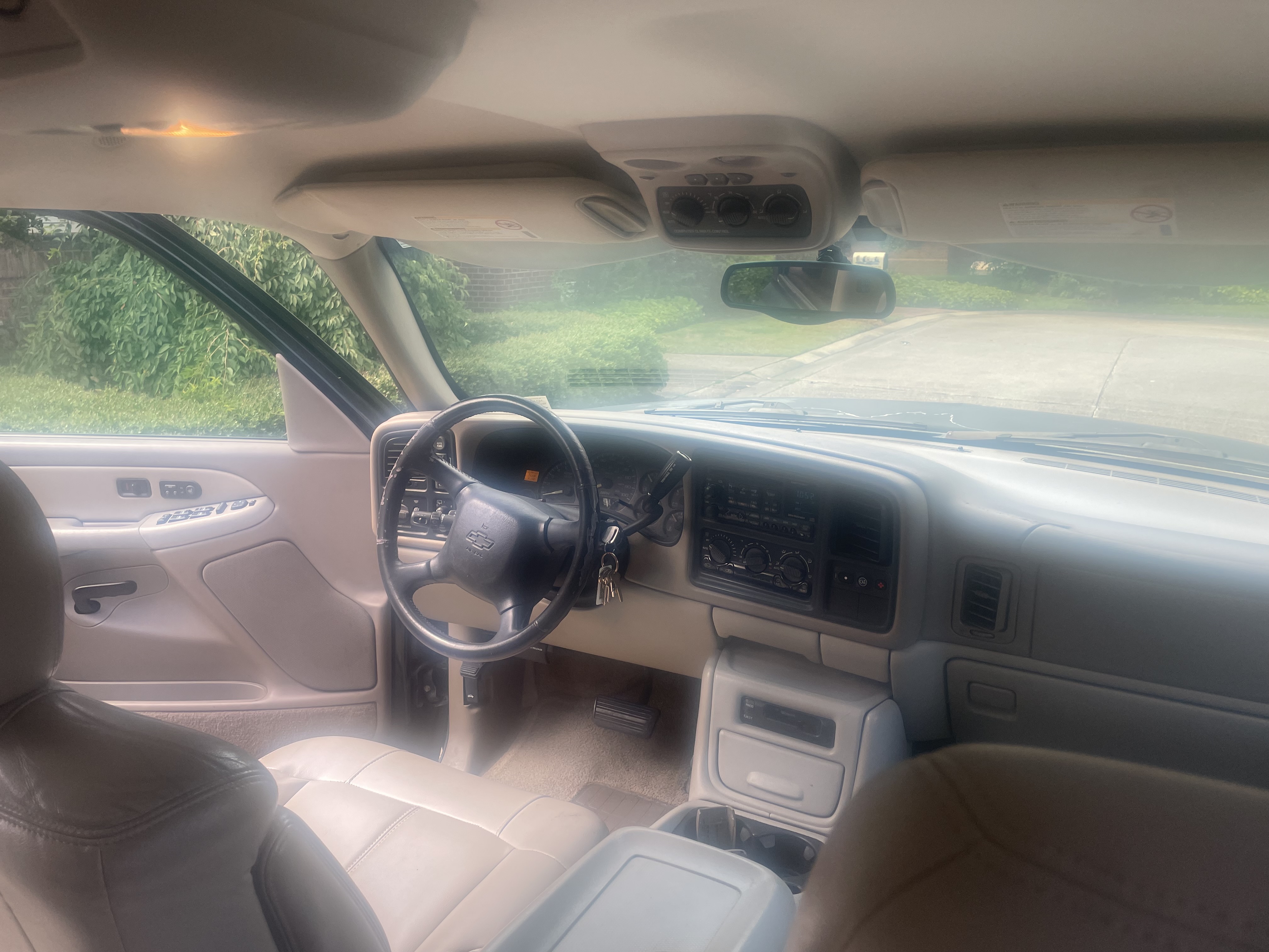Used 2001 Chevrolet Tahoe LT w/ LT Preferred Equipment Group AWD/4WD image 9