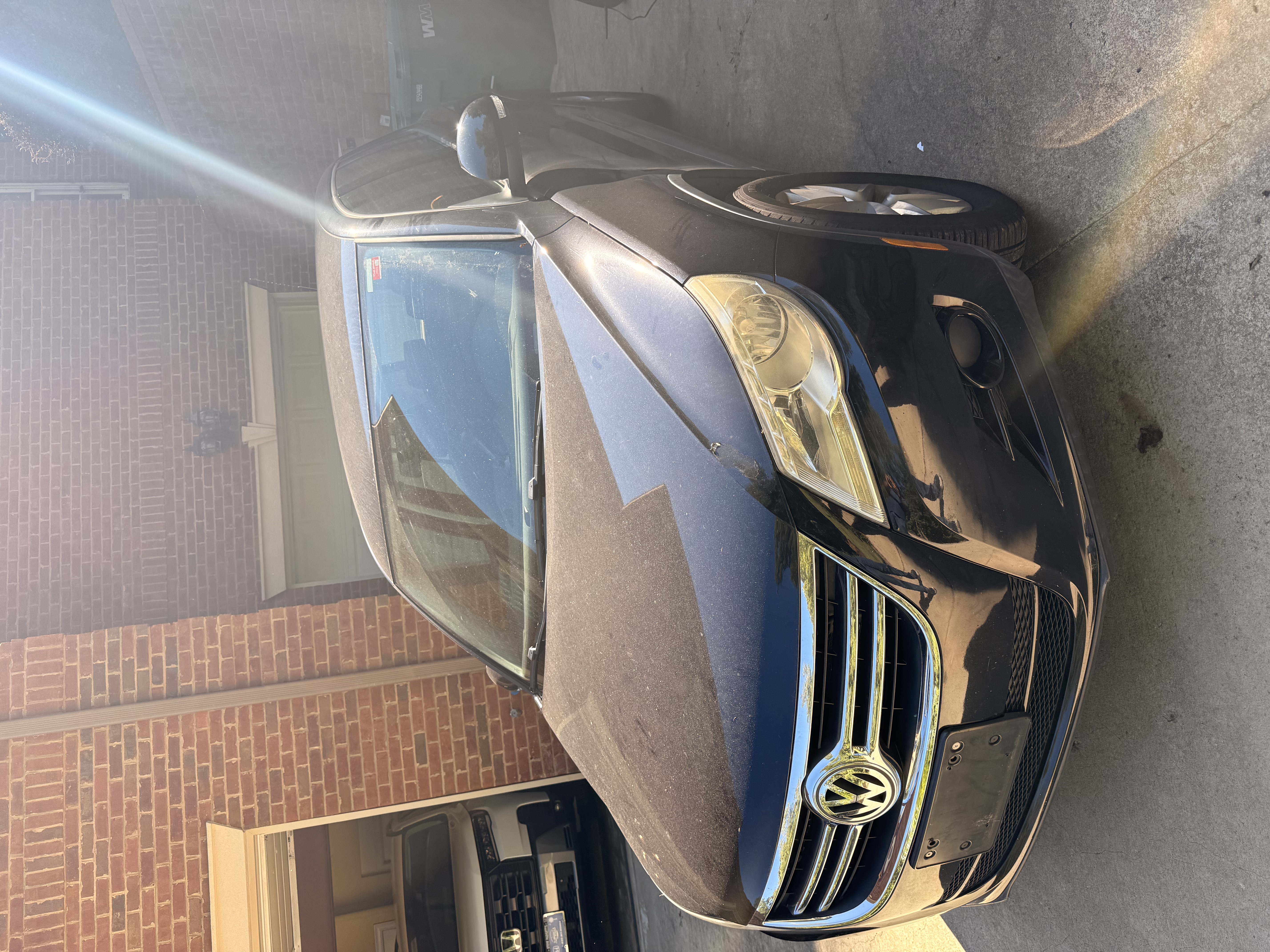 Used 2011 Volkswagen Tiguan S FWD image 2