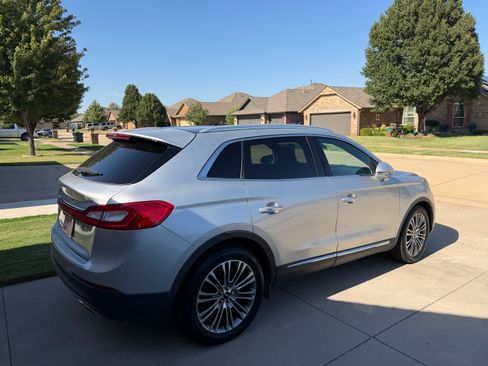 Used 2016 Lincoln MKX Reserve w/ Technology Package FWD image 8