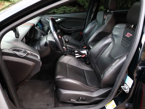 Used 2017 Ford Focus ST w/ Equipment Group 402A FWD image 2