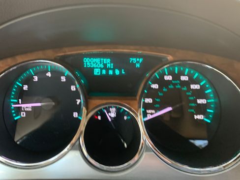 Used 2010 Buick Enclave CXL image 28