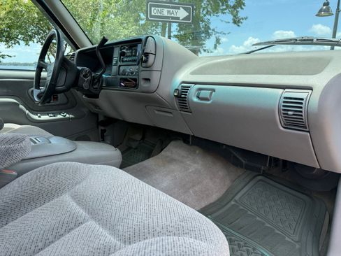 Used 1995 Chevrolet Silverado 1500 2WD Regular Cab image 16