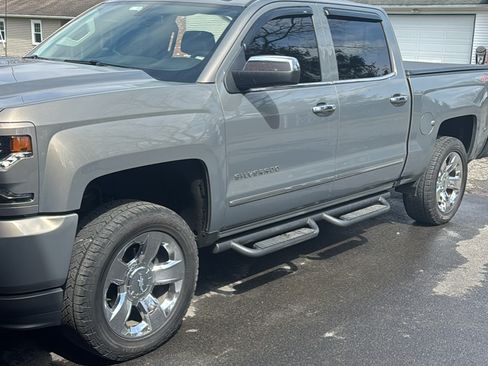Used 2017 Chevrolet Silverado 1500 LTZ Z71 w/ LTZ Plus Package image 2