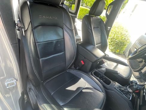 Used 2019 Jeep Wrangler Unlimited Sahara image 10