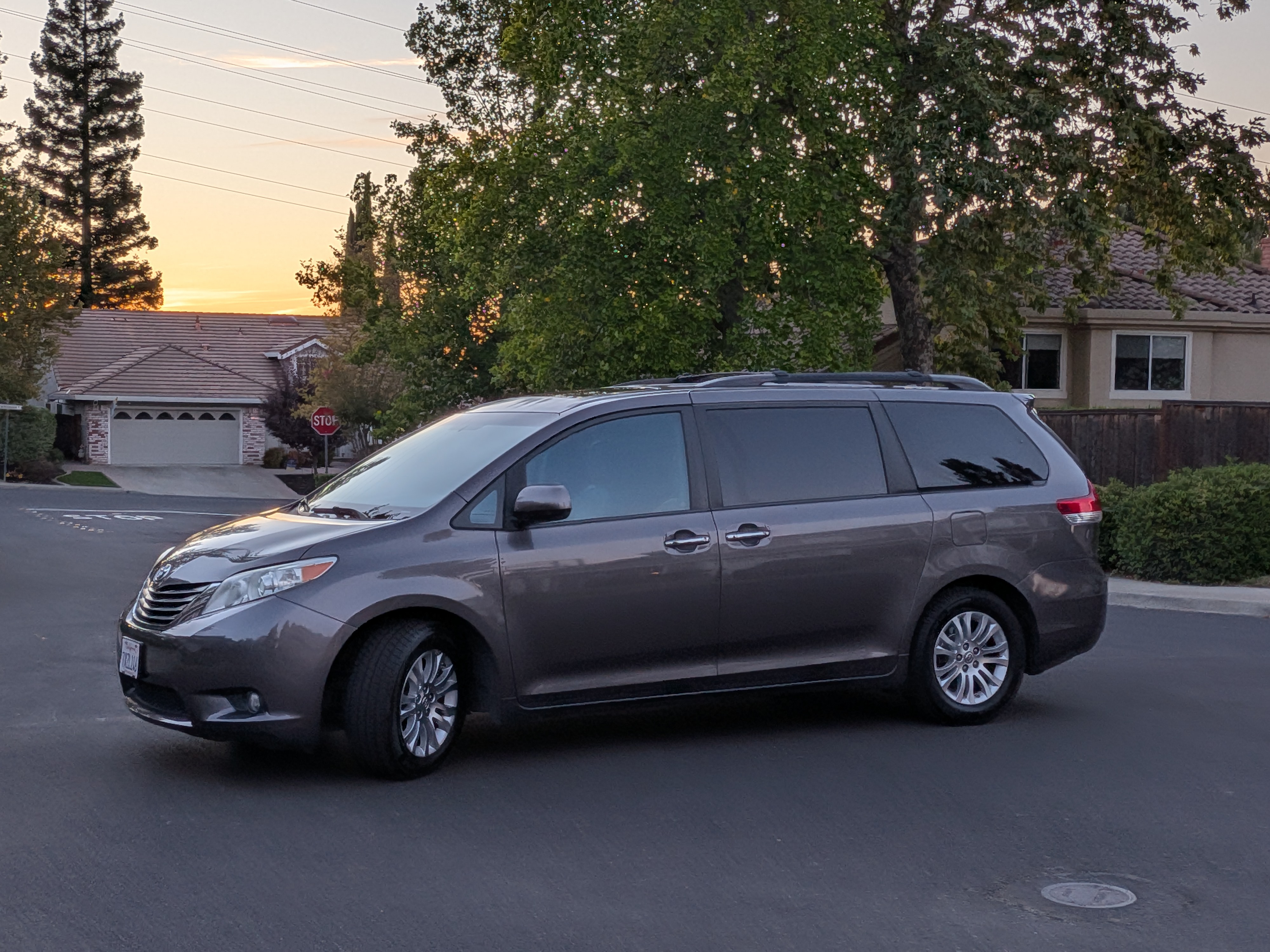 Used 2013 Toyota Sienna XLE FWD image 4