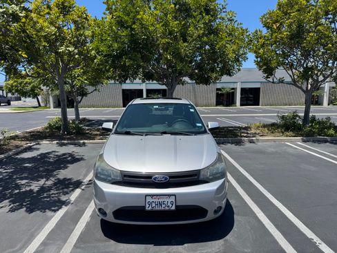 Used 2011 Ford Focus SES w/ 401A Rapid Spec Order Code FWD image 4