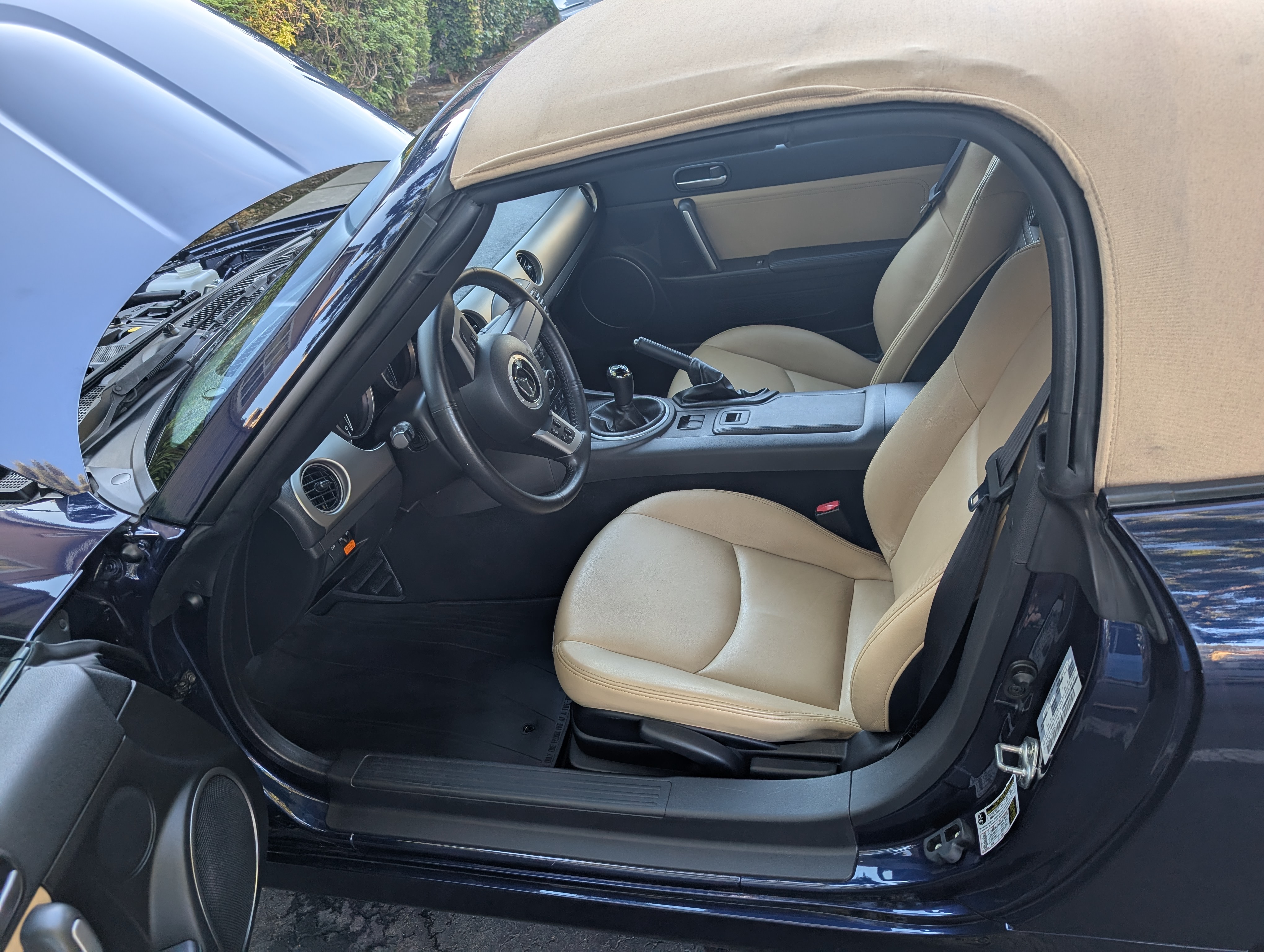 Used 2012 MAZDA MX-5 Miata Grand Touring w/ Premium Pkg RWD image 4