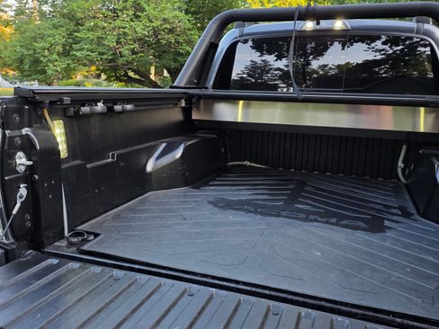 Used 2021 Toyota Tacoma Limited image 4