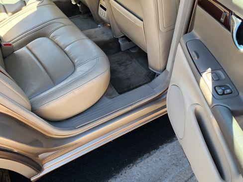 Used 2003 Cadillac De Ville DTS w/ Premium Luxury Package FWD image 11
