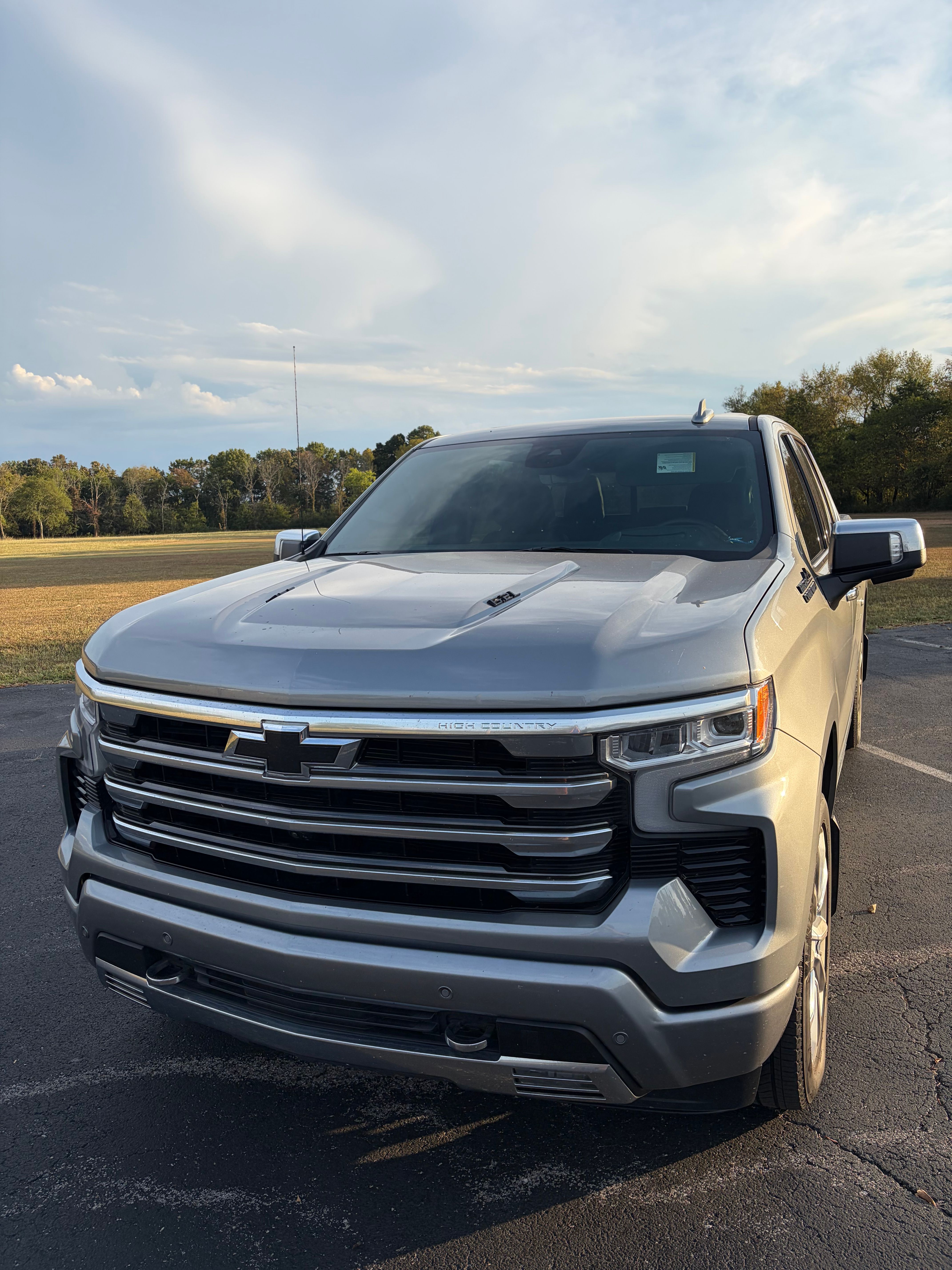 Used 2024 Chevrolet Silverado 1500 High Country w/ High Country Premium Package AWD/4WD image 2