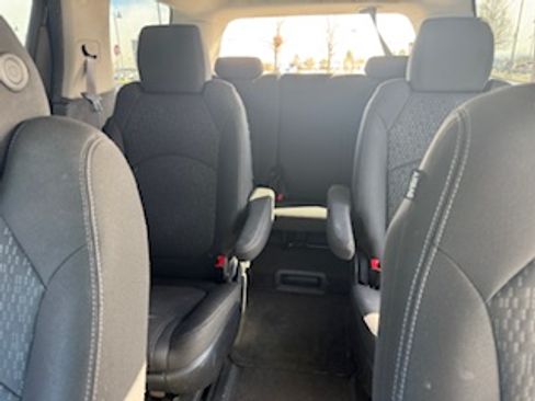 Used 2014 GMC Acadia SLE image 11